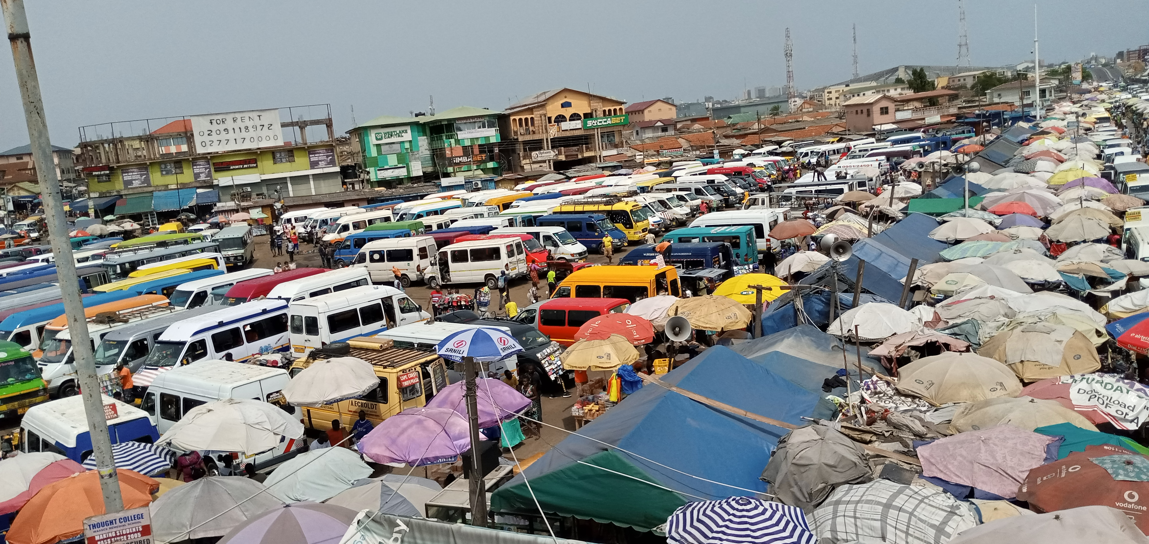 Archive, 24 March 2021: Kaneshie Bus Station. Not a current clearance operation. Crop/resize. https://commons.wikimedia.org/wiki/File:Kaneshie_Bus_Station.jpg Licence: https://creativecommons.org/licenses/by-sa/4.0/